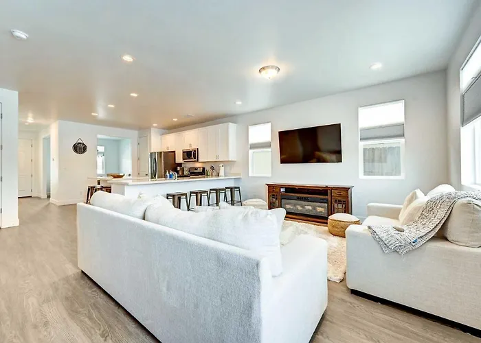 12 Mi To Dtwn Flagstaff: Spacious Home!