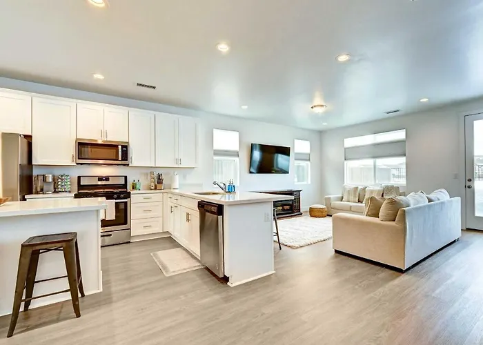 12 Mi To Dtwn Flagstaff: Spacious Home! Bellemont