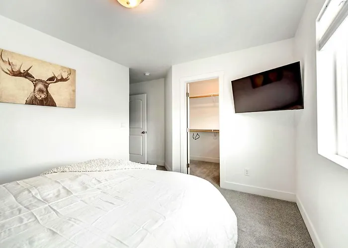 12 Mi To Dtwn Flagstaff: Spacious Home!