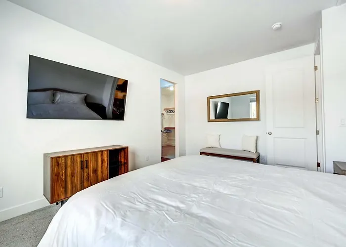 12 Mi To Dtwn Flagstaff: Spacious Home!